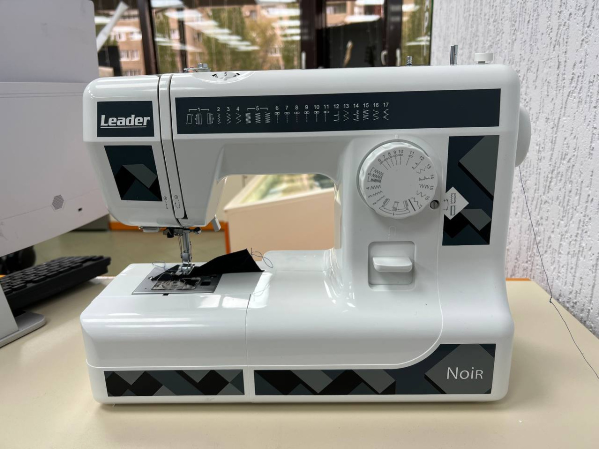 Швейная машина Leader Noir