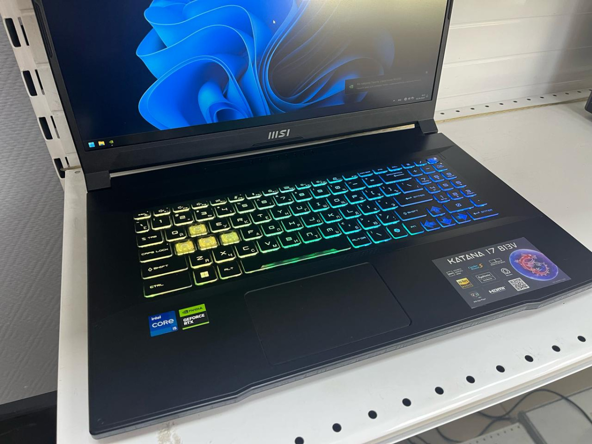 Ноутбук MSI; I5-13420H, Geforce RTX 4060, 16 Гб, 512 GB, Нет