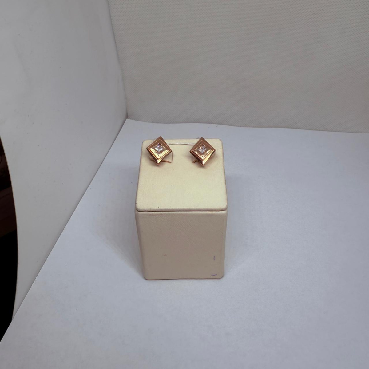 СКМ585 СЕРЬГИ С КАМНЕМ (Au 585)