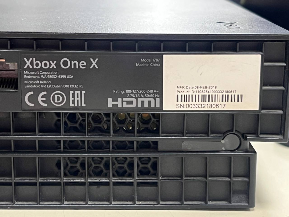 Игровая приставка Xbox One X 1Tb