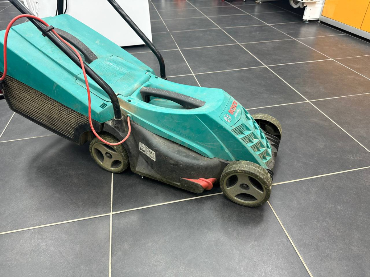 Газонокосилка Bosch ROTAK 320