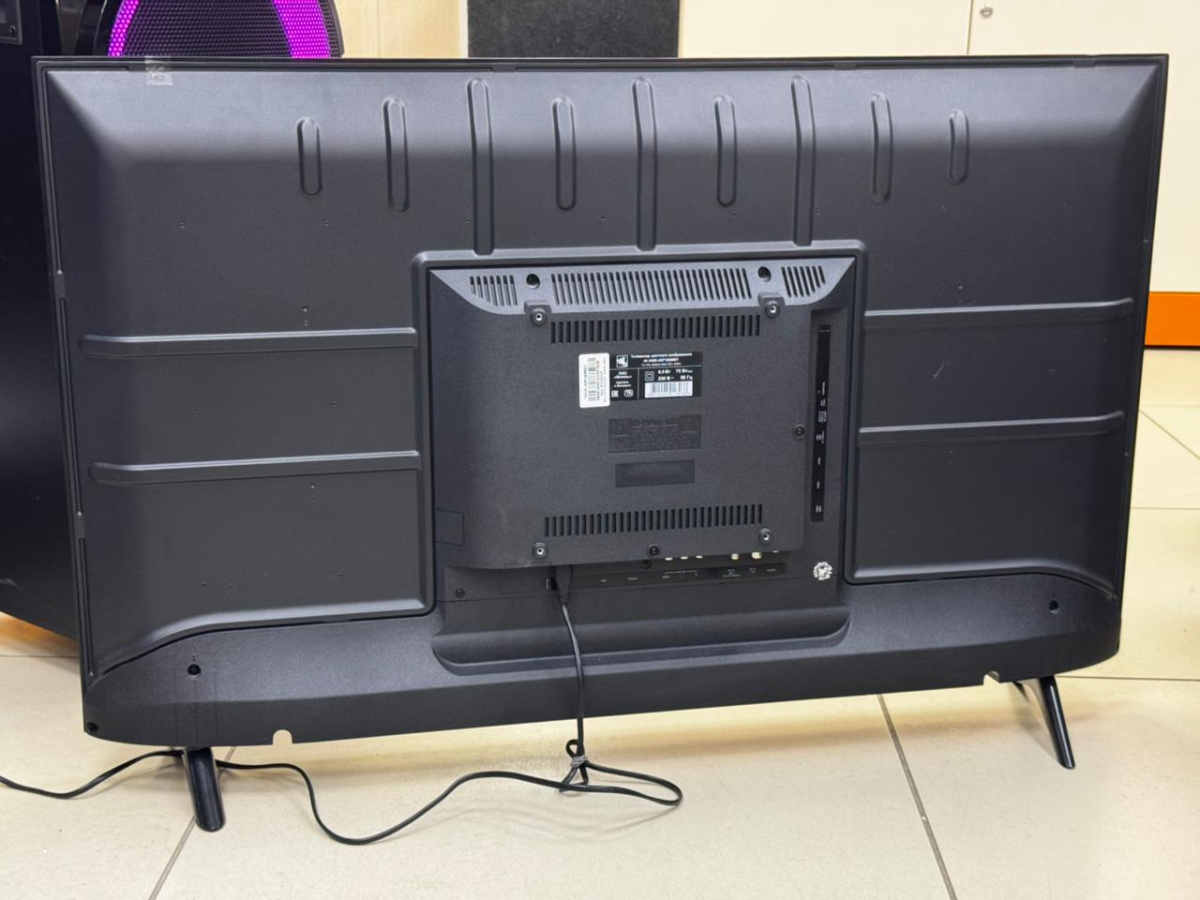 LED Телевизор HI VHIX-43U169MSY;