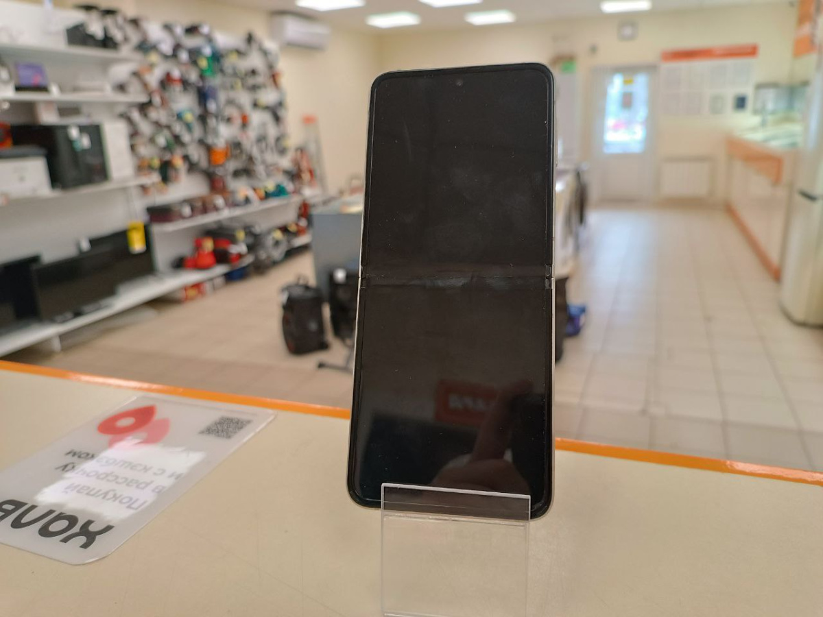 Смартфон Samsung Galaxy Z-Flip 3 8/256