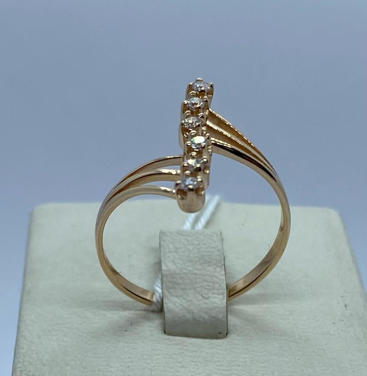 КОЛКМИ585 КОЛЬЦО С КАМНЯМИ (Au 585) КОЛКМИ585 КОЛЬЦО С КАМНЯМИ (Au 585)