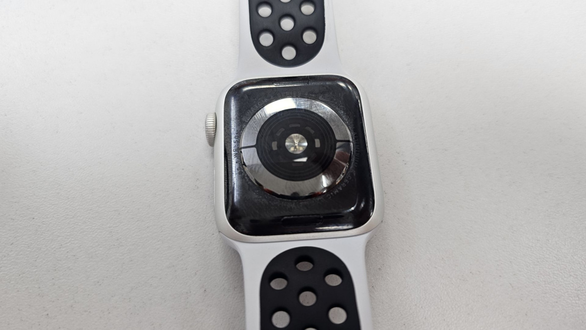 Смарт-часы Apple Watch Series 4 40 мм