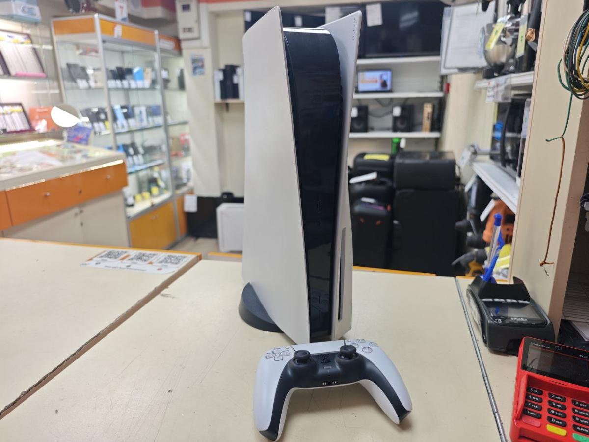 Игровая приставка PlayStation 5 825Gb (С дисководом)