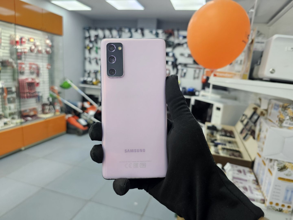 Смартфон Samsung Galaxy S20 FE 6/128