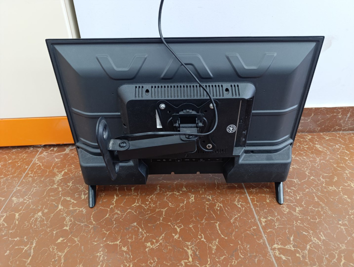 LED Телевизор HI VHIX-24H152MSY