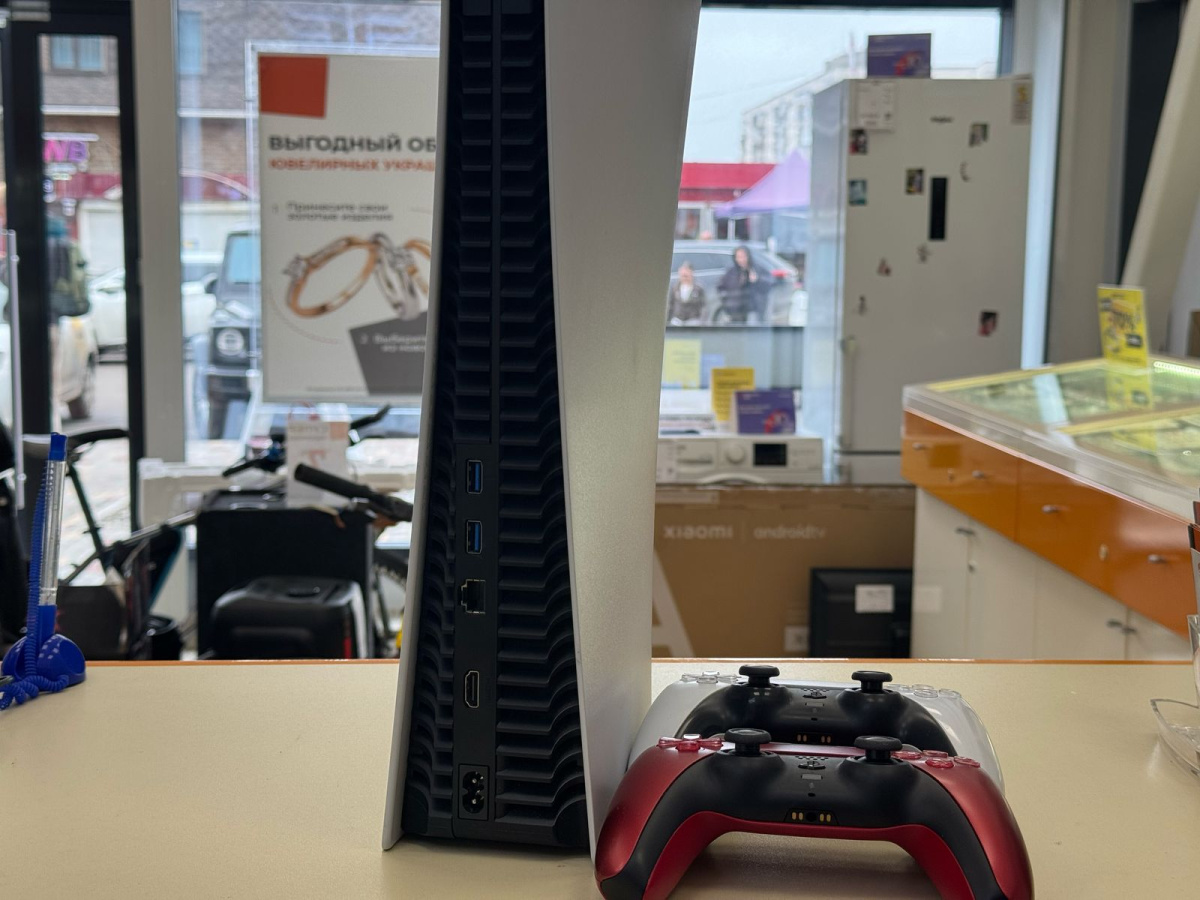 Игровая приставка PlayStation 5 825Gb (С дисководом)