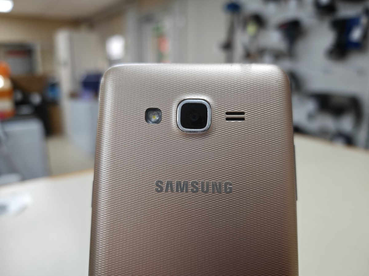 Смартфон Samsung Galaxy J2 Prime