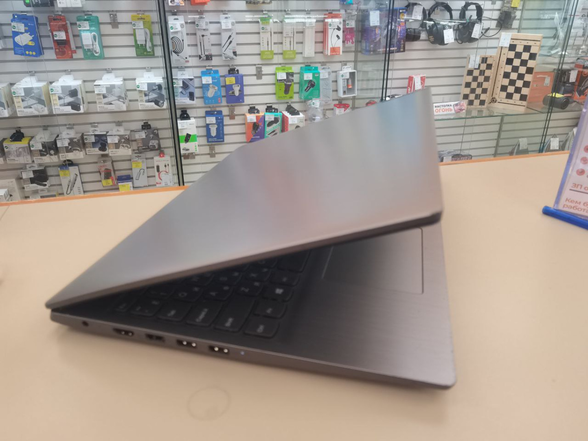 Ноутбук Lenovo 15ARE05; Ryzen 5 4600H, AMD Radeon (TM) Graphics, 4 Гб, 240 Гб, Нет