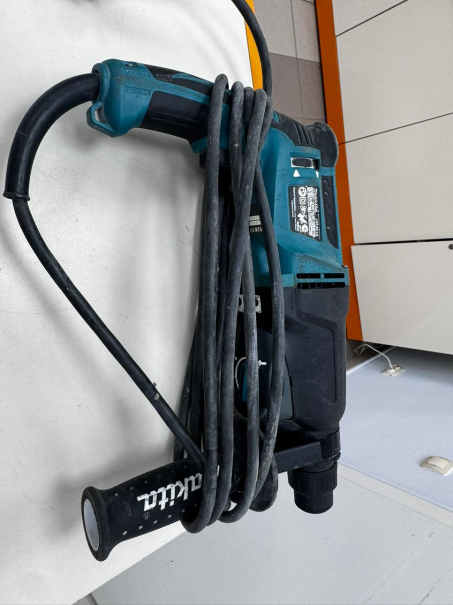 Перфоратор Makita HR2610