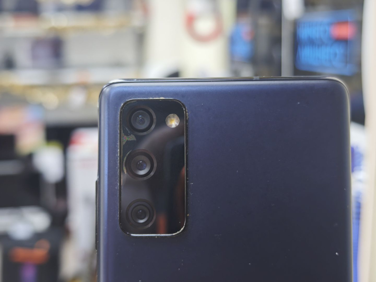 Смартфон Samsung Galaxy S20 FE 6/128