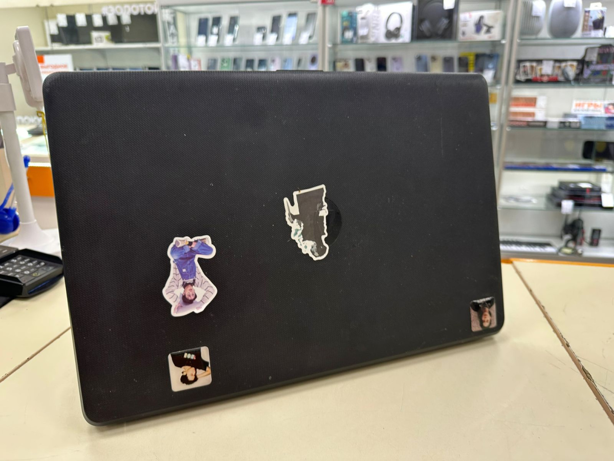 Ноутбук HP ---; E2-9000e, Radeon R2 series, 4 Гб, Нет, 500 Гб