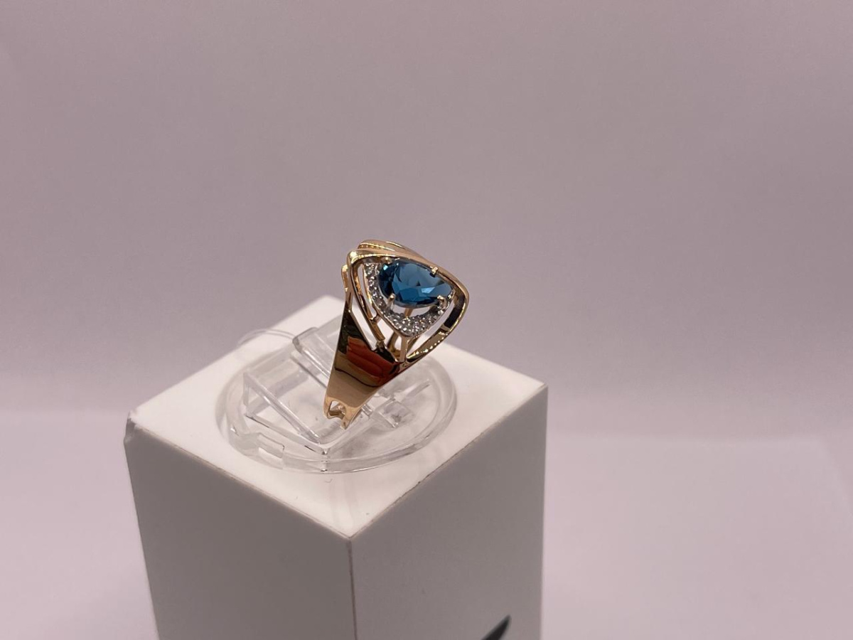 КОЛЬЦО ЛОНДОН ТОПАЗ с камнями (Au 585)