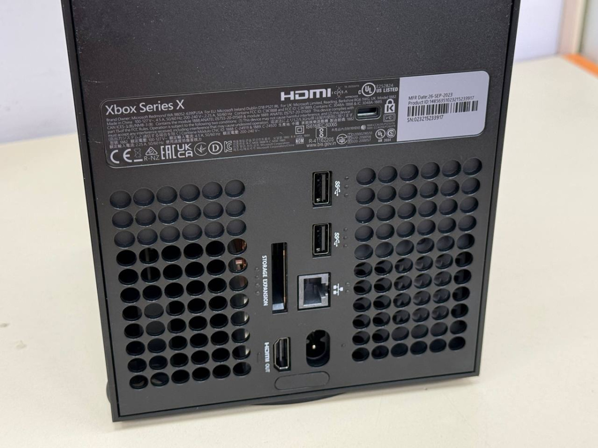 Игровая приставка Xbox Series X 1Tb