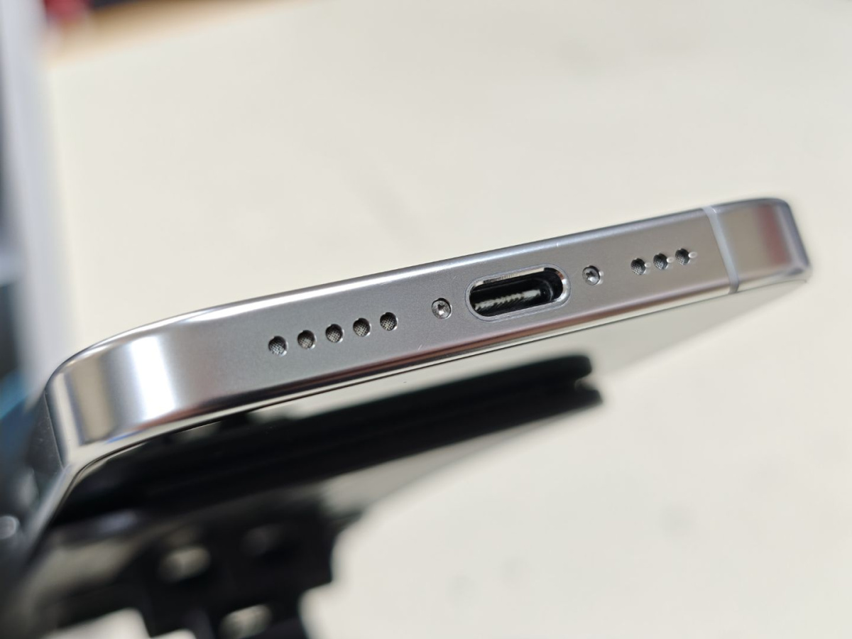 Смартфон Apple Iphone 16 Pro 128Gb