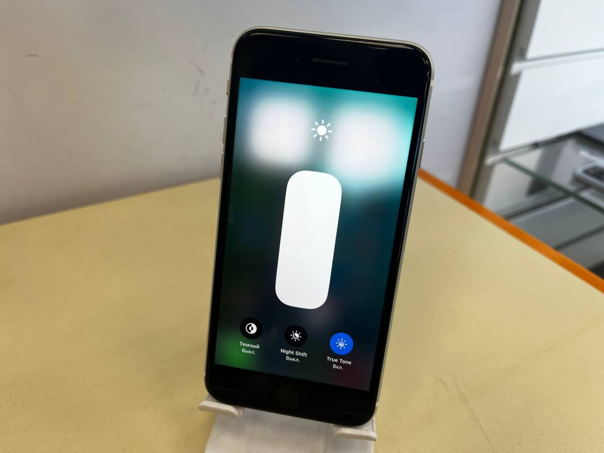 Смартфон Apple iPhone SE 2020 64Gb