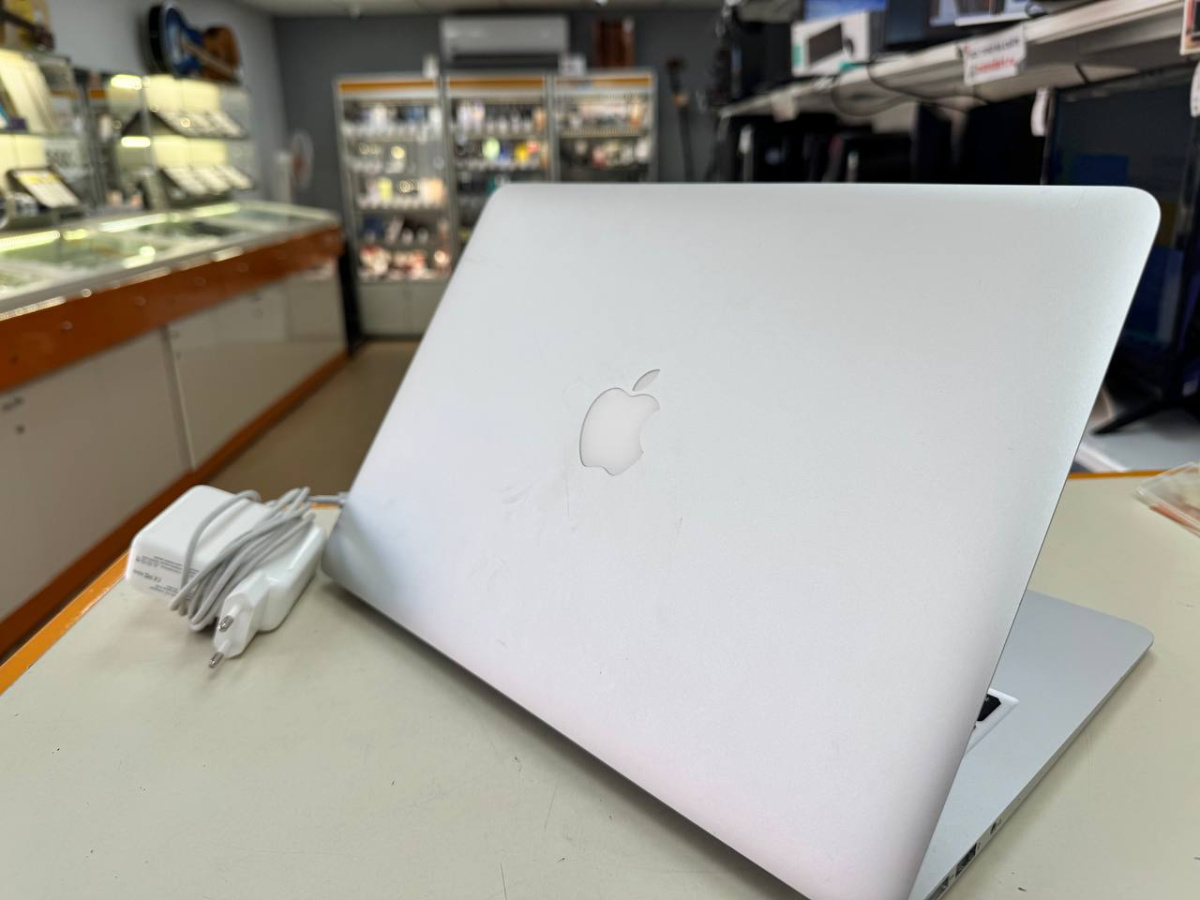 Ноутбук Apple MacBookAir i5-13 дюймов(2017) A1466