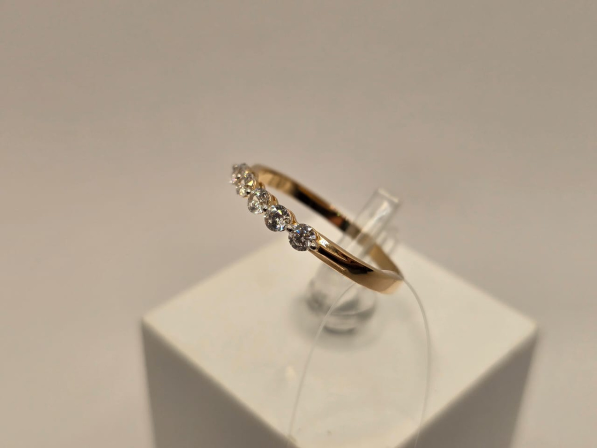 КОЛЬЦО С КАМНЯМИ (Au 585)