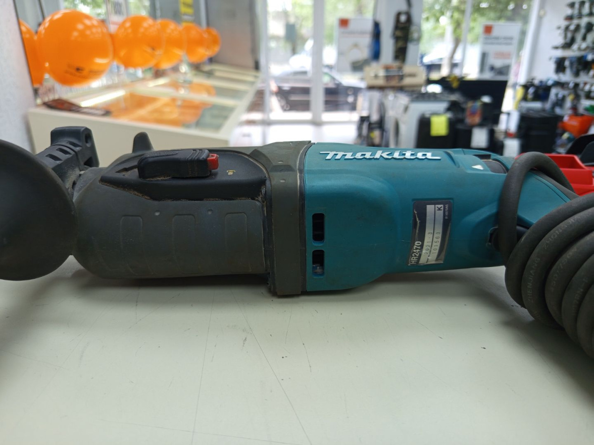 Перфоратор Makita HR2470