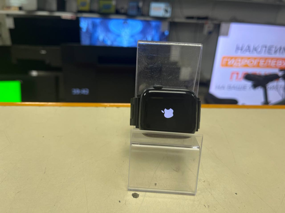 Смарт-часы Apple Watch SE 44mm