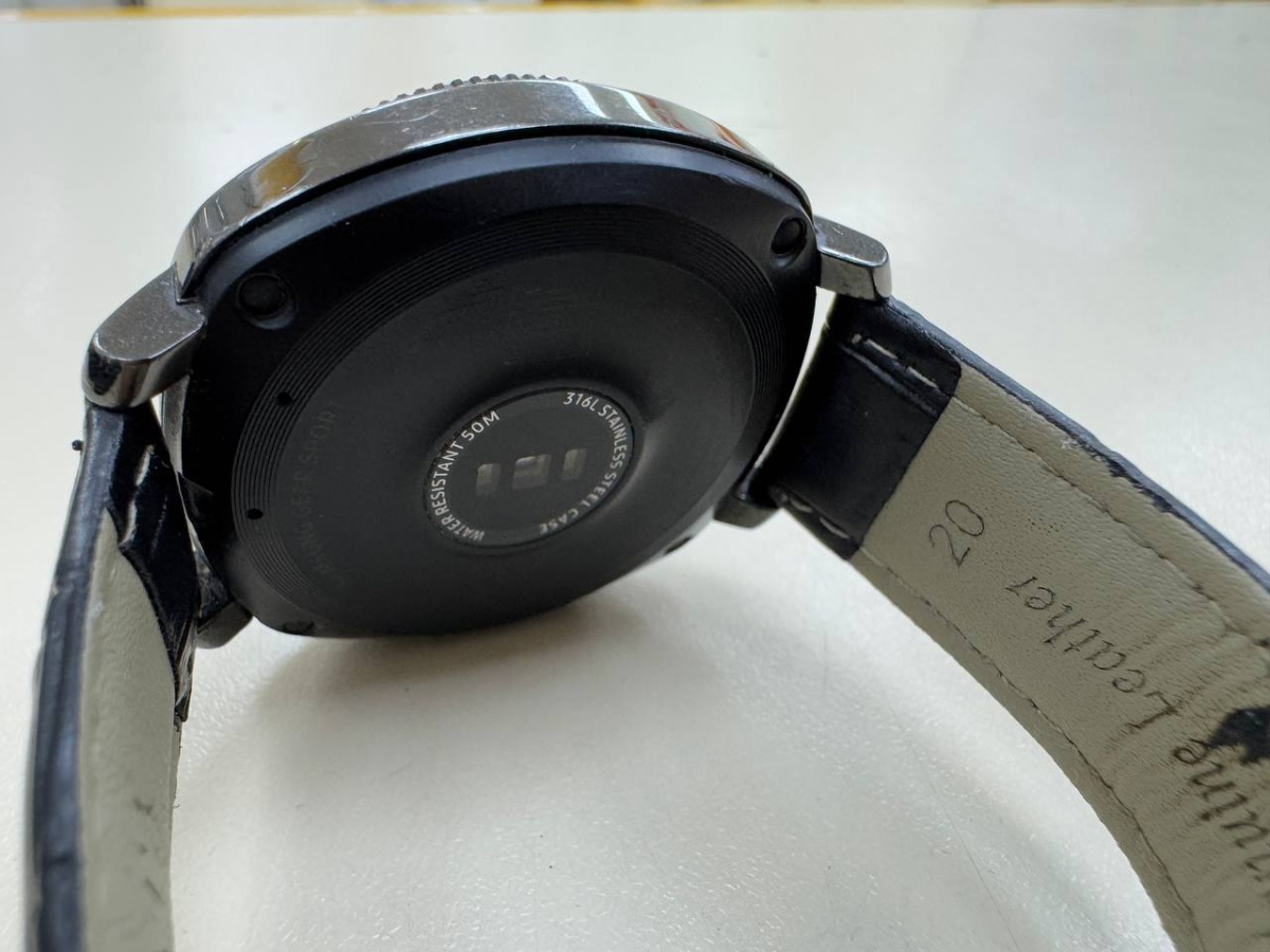 Смарт-часы Samsung Gear Sport