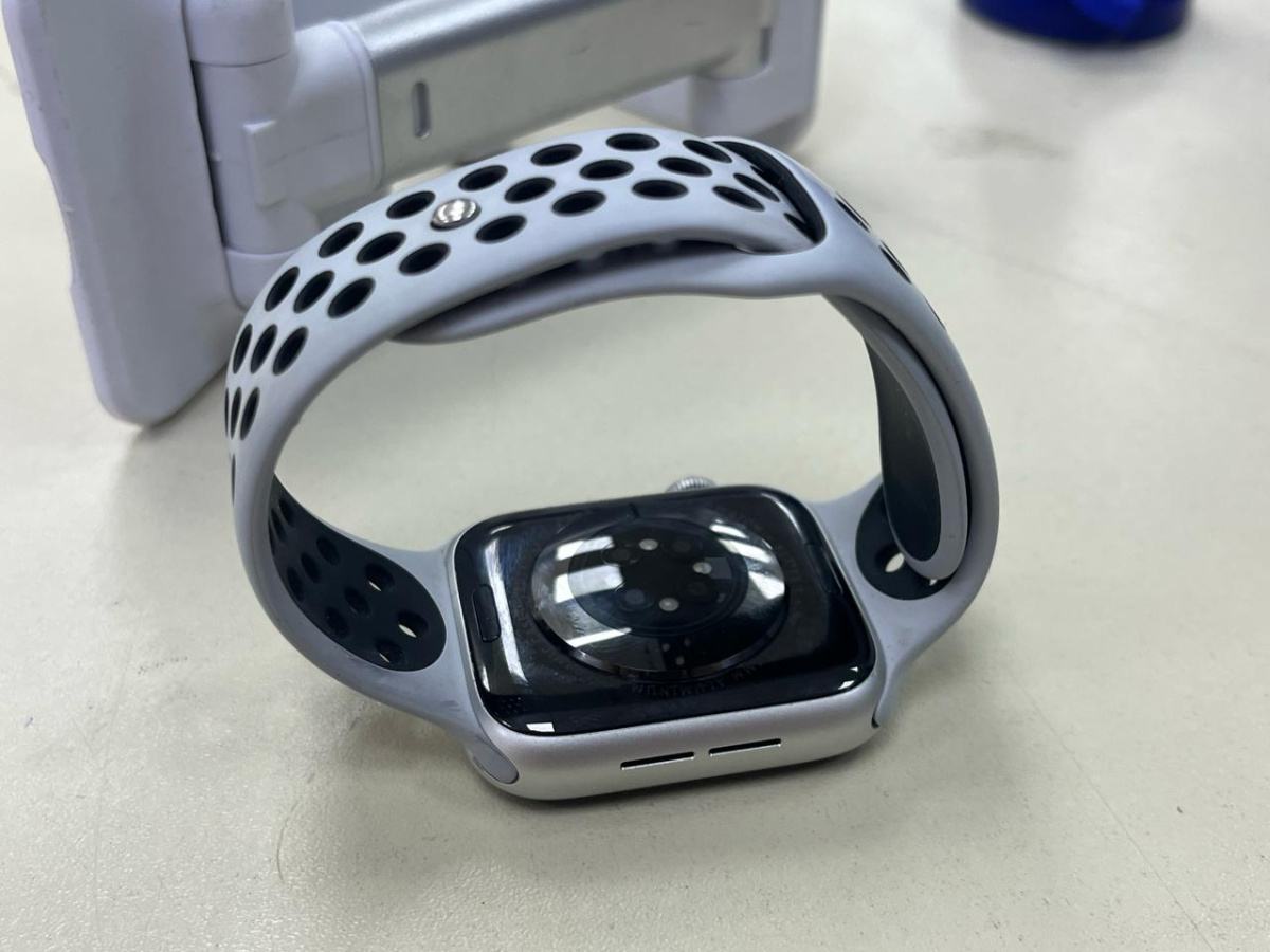 Смарт-часы Apple Watch Series 6 44 мм