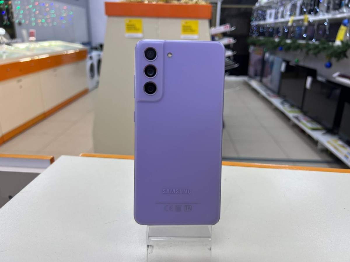 Смартфон Samsung Galaxy S21 FE 6/128
