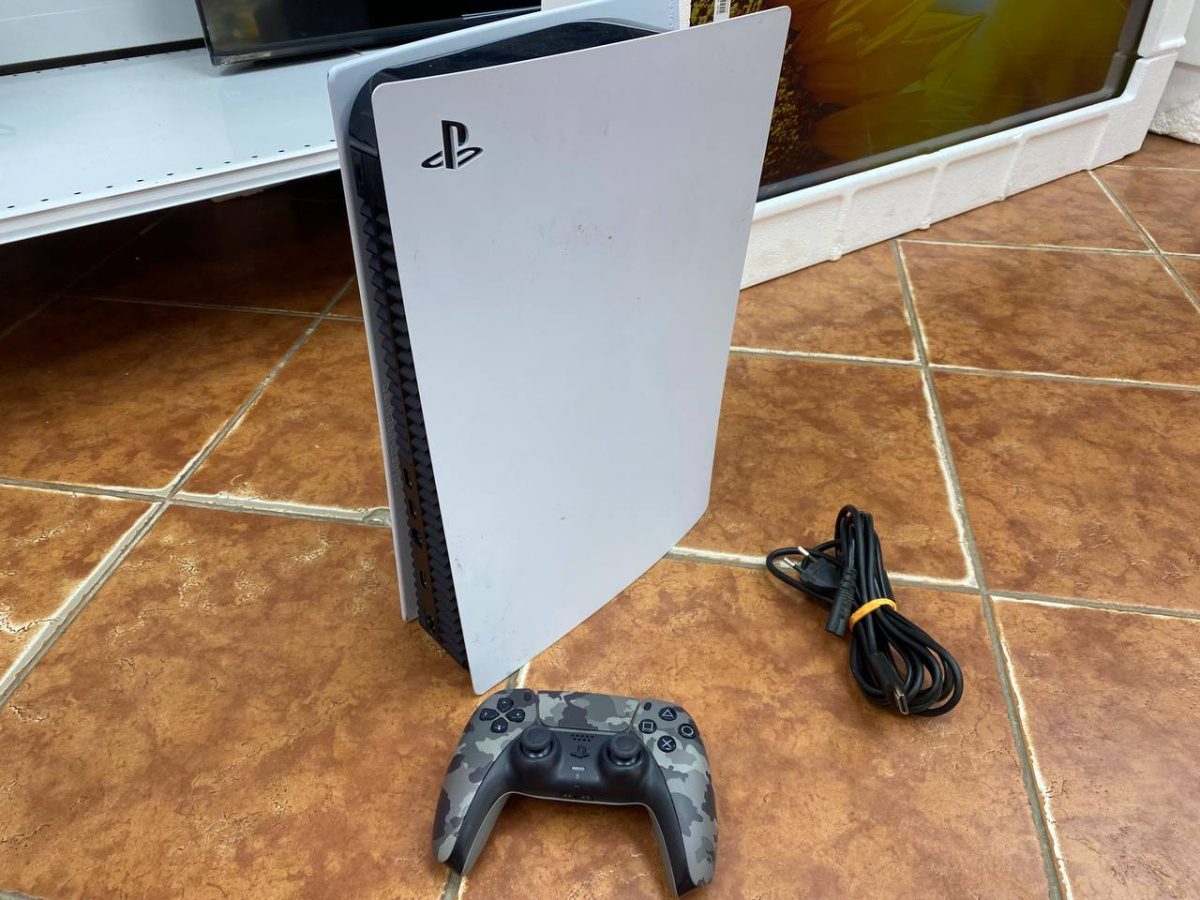 Игровая приставка PlayStation 5 825Gb (С дисководом)