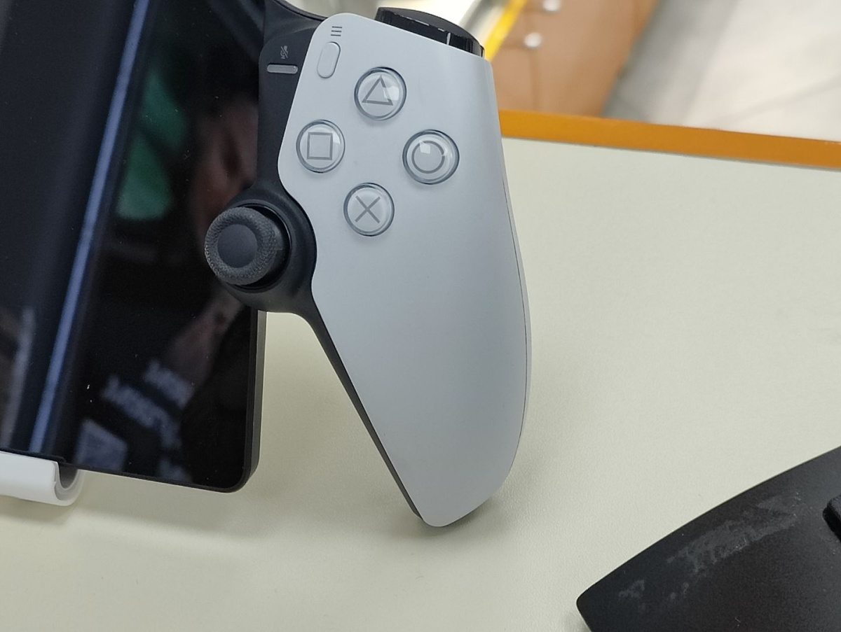 Игровая приставка PlayStation Portal