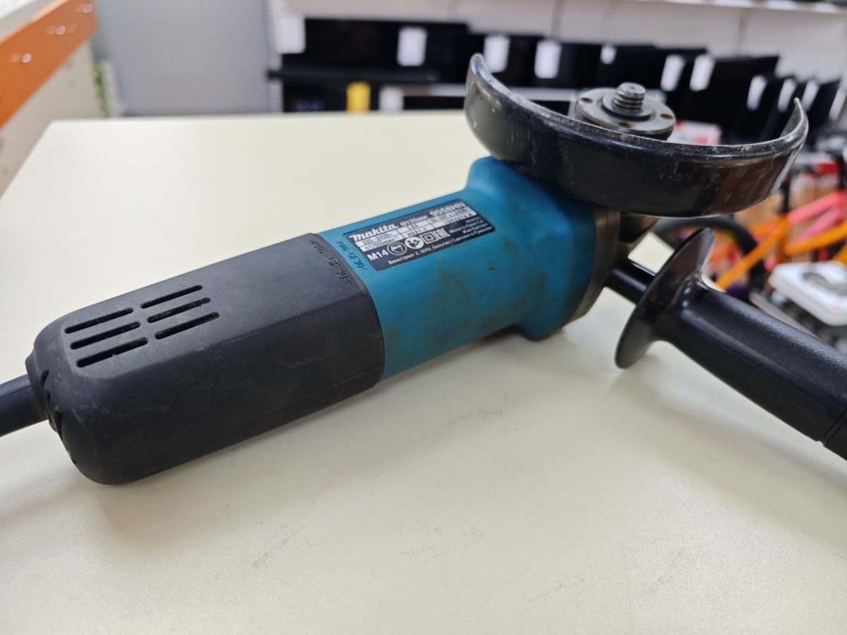 Угловая шлифмашина Makita 9558HN