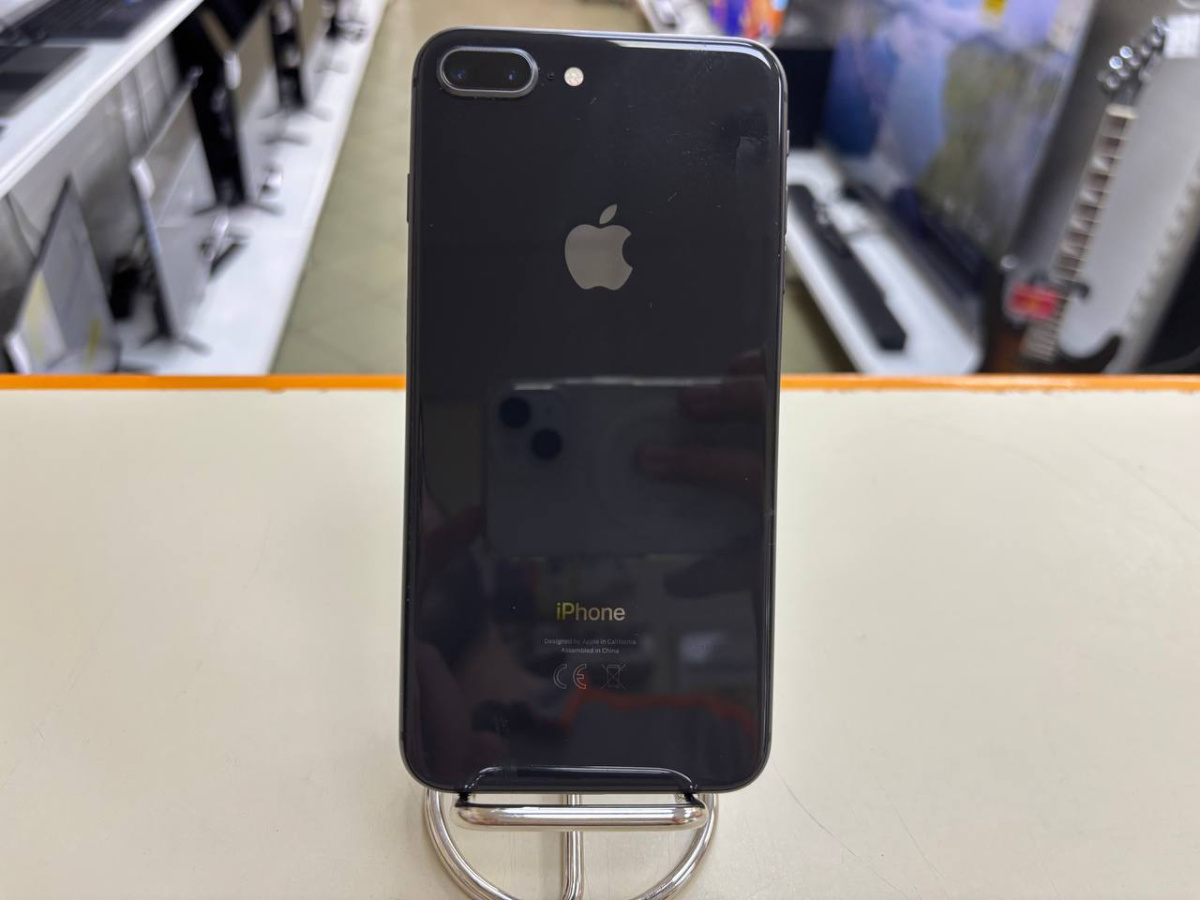 Смартфон Apple iPhone 8 Plus 64Gb