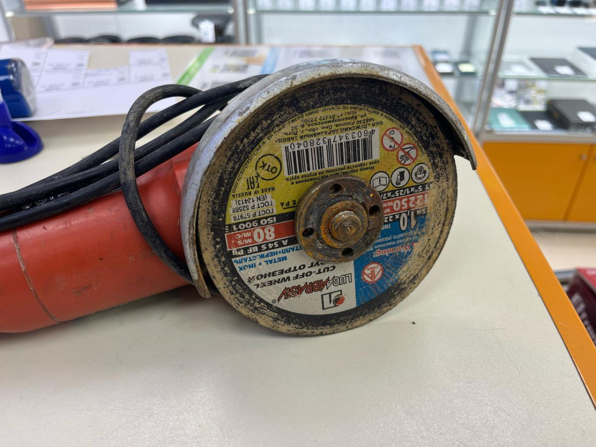 Угловая шлифмашина Black & Decker CD115