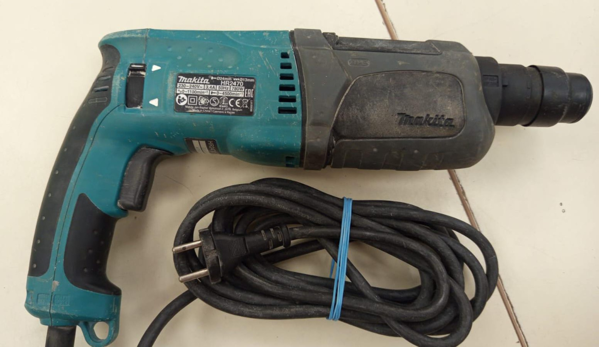 Перфоратор Makita HR2470