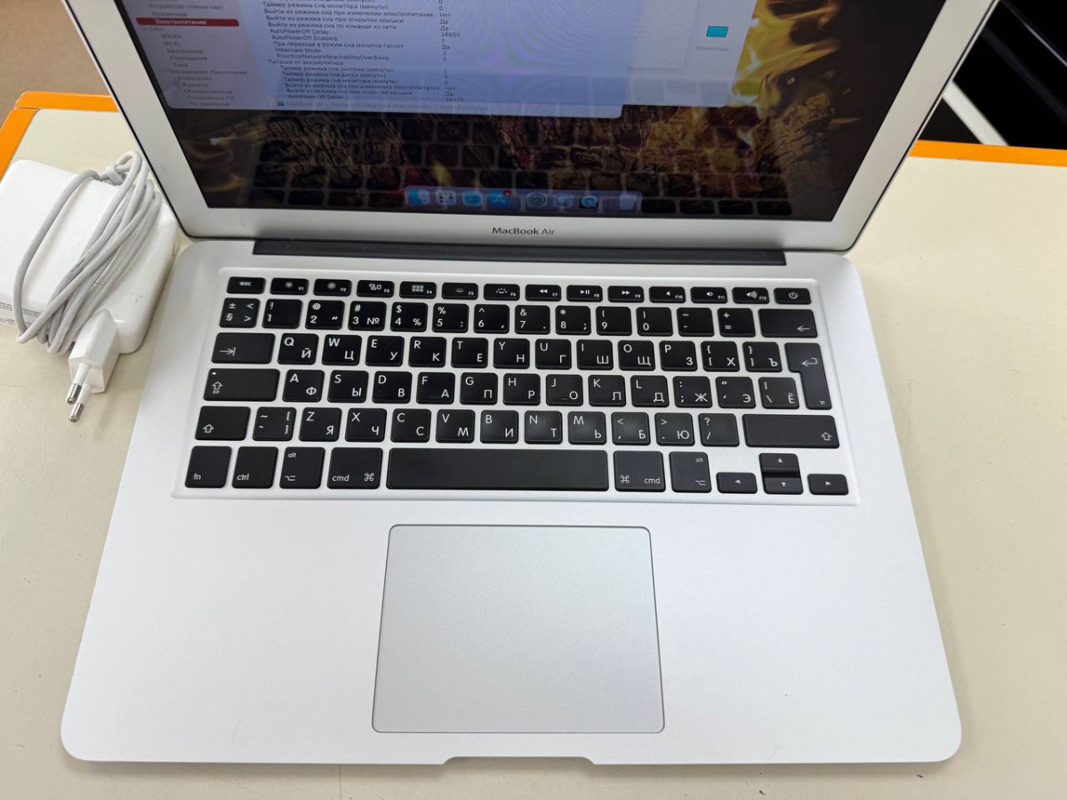 Ноутбук Apple MacBookAir i5-13 дюймов(2017) A1466