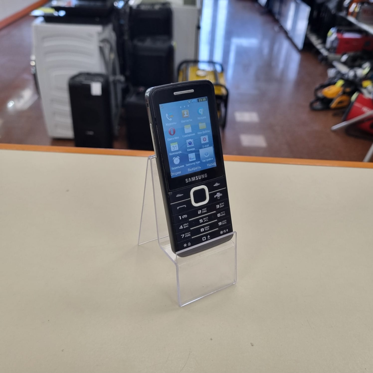 Мобильный телефон Samsung GT-S5611