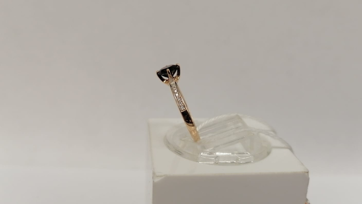 КОЛЬЦО С КАМНЯМИ (Au 585)