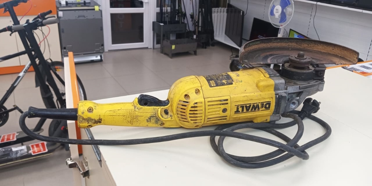 Угловая шлифмашина Dewalt DWE 490