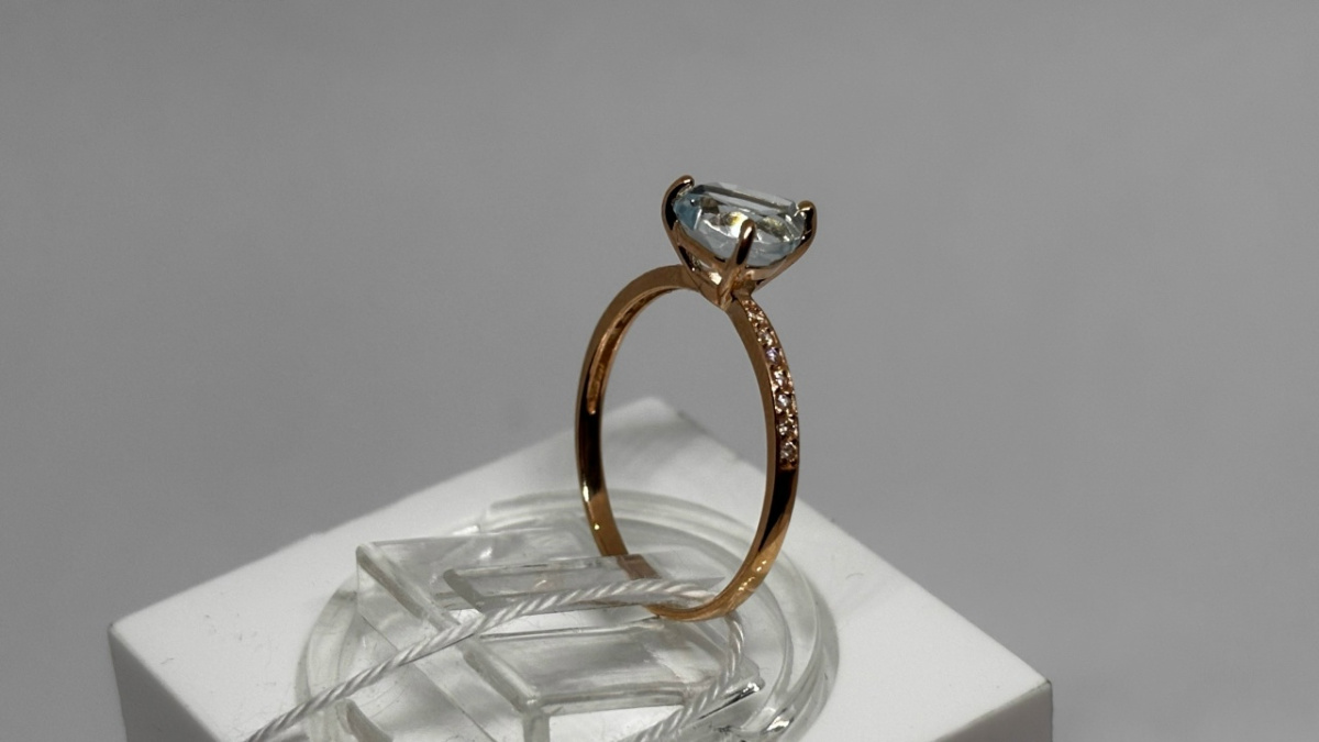 КОЛЬЦО С КАМНЯМИ (Au 585)