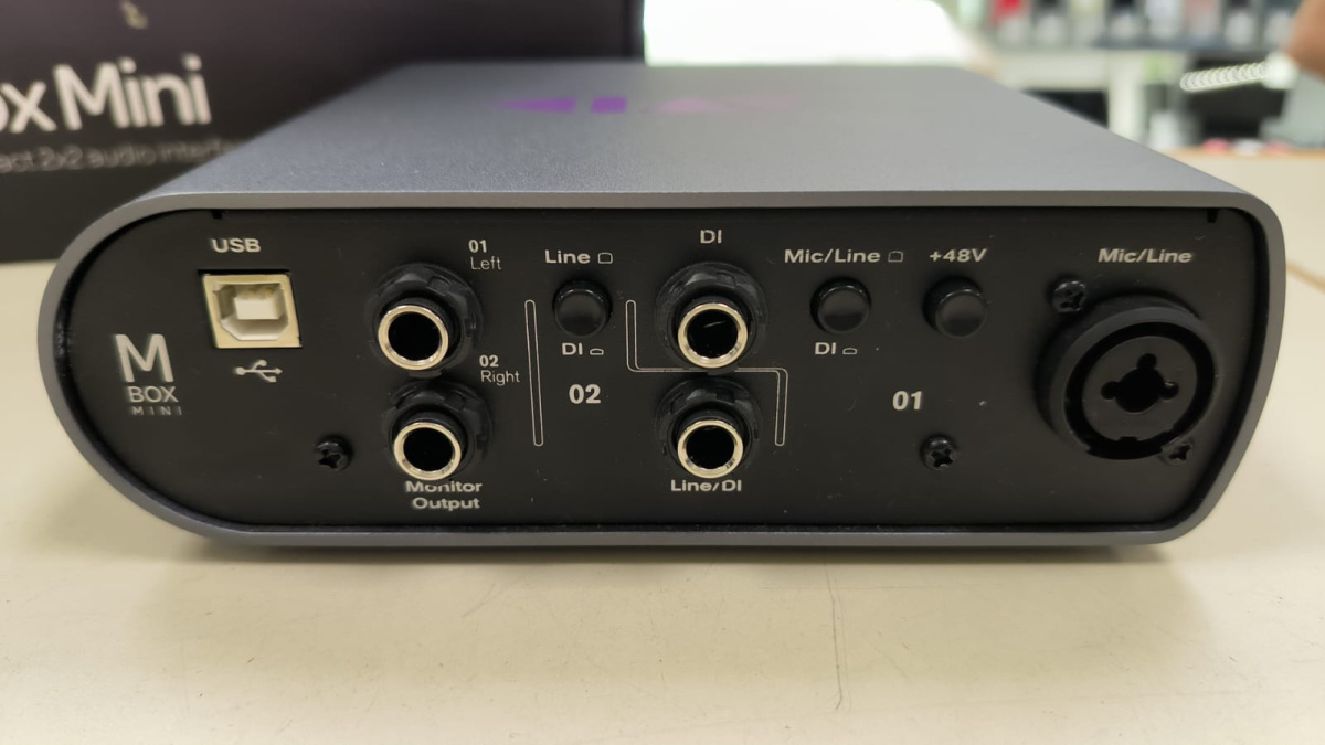 Внешняя звуковая карта AVID Mbox mini