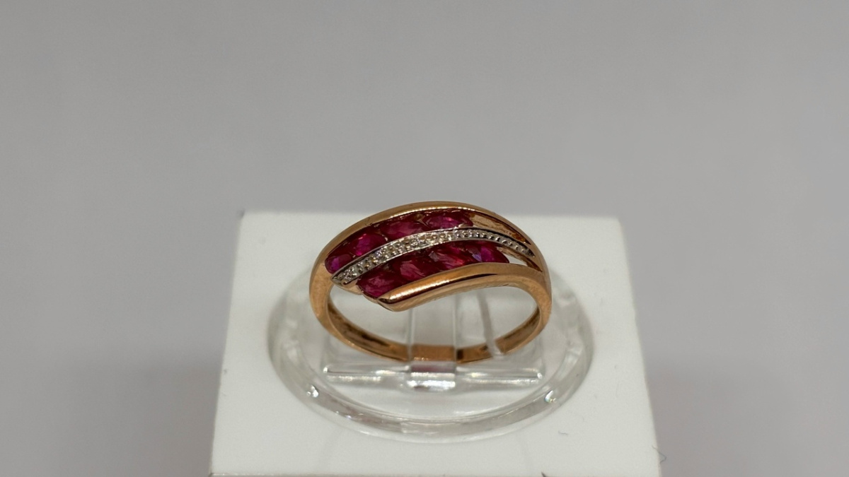 КОЛЬЦО С КАМНЯМИ (Au 585)