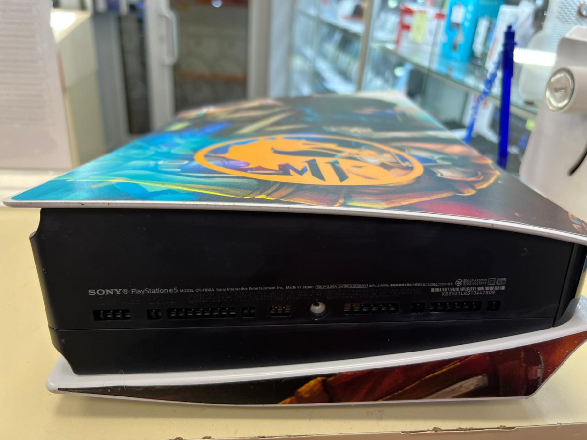 Игровая приставка PlayStation 5 825Gb (С дисководом)