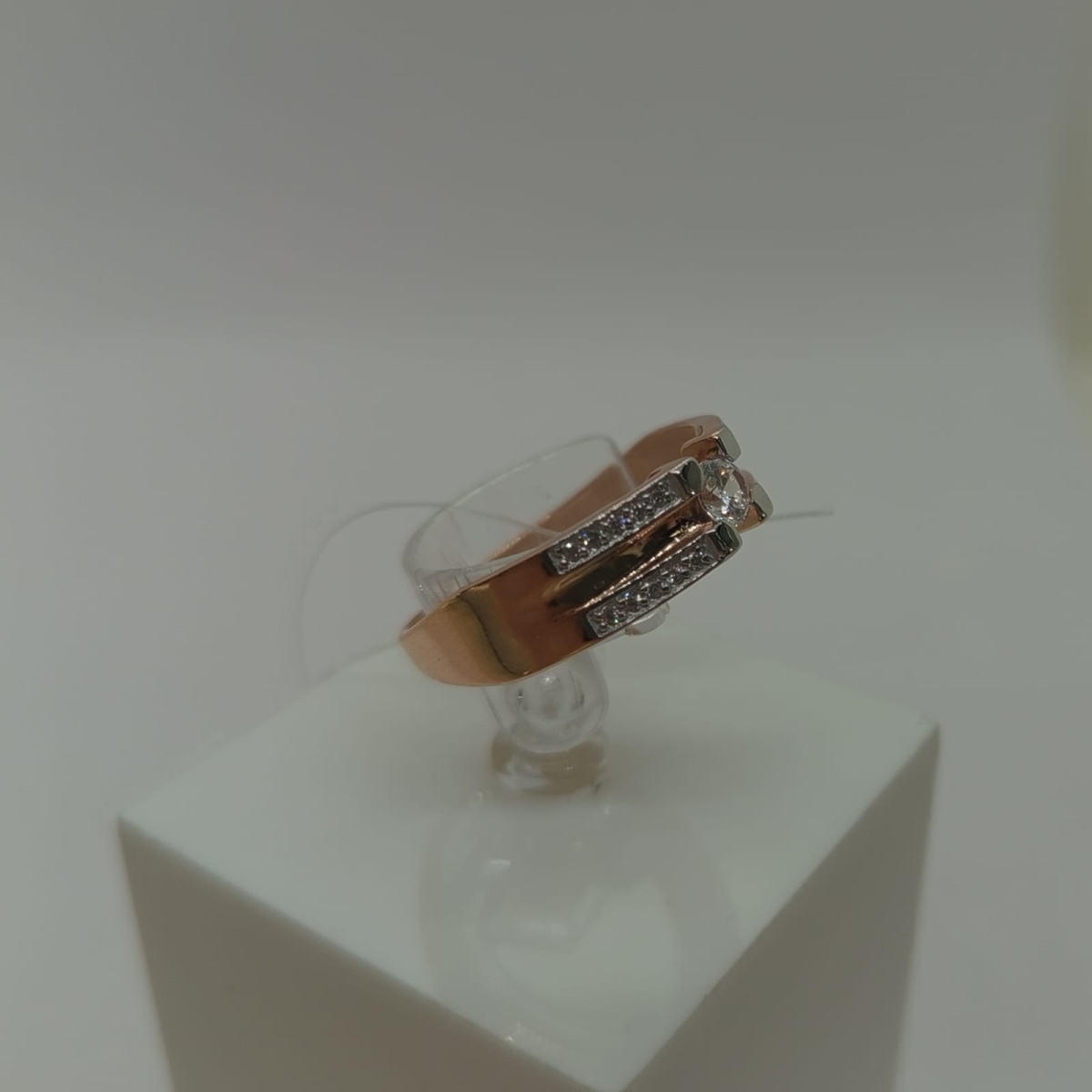 КОЛЬЦО С КАМНЯМИ (Au 585)