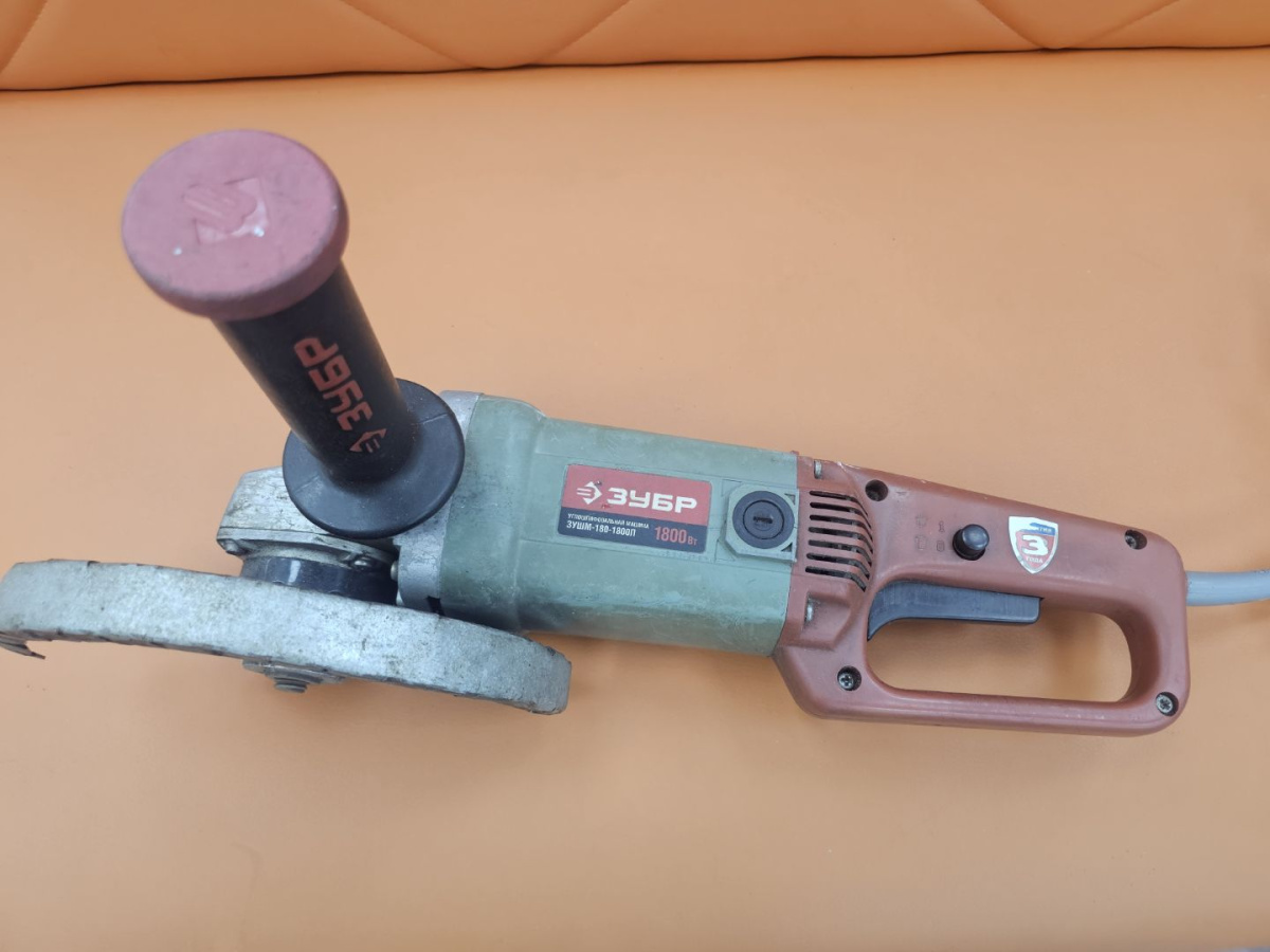 Угловая шлифмашина Зубр 180-1800П