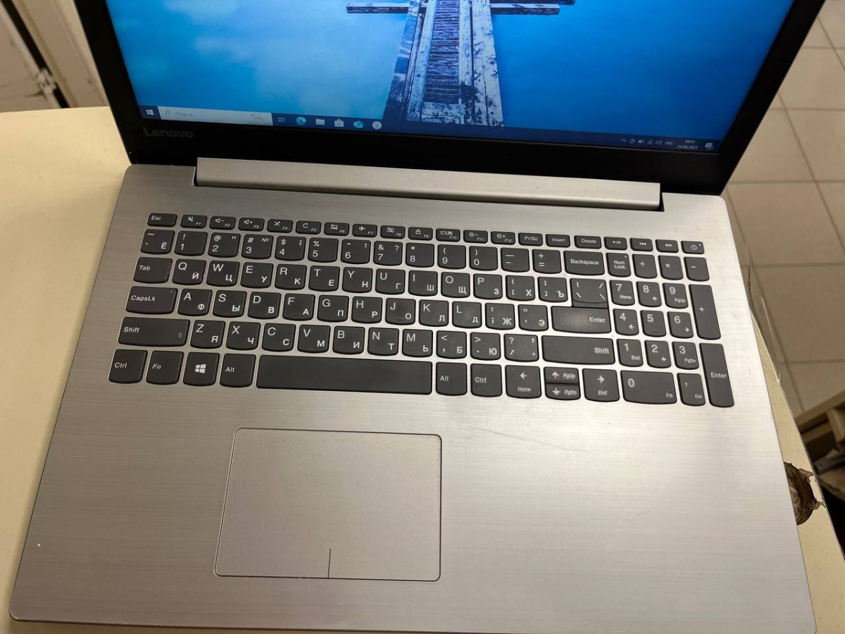 Ноутбук Lenovo; Core i3-6006U, GeForce 920MX, 12 Гб, 256 Гб, Нет