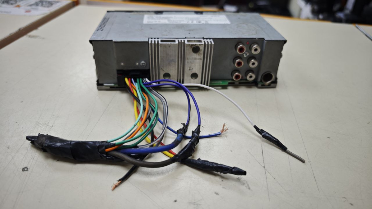 Автомагнитола Kenwood KMM-106