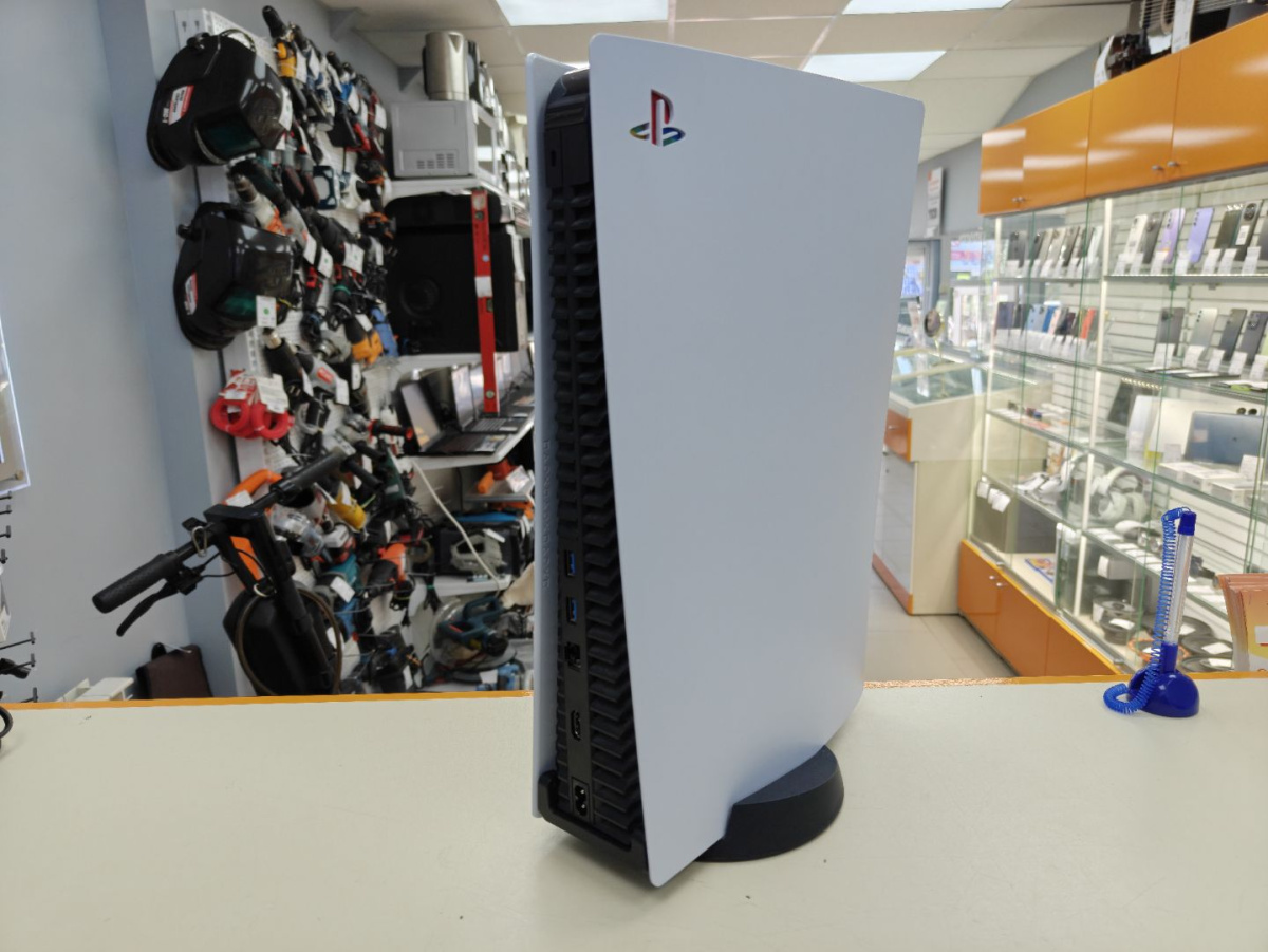 Игровая приставка PlayStation 5 825Gb (С дисководом)