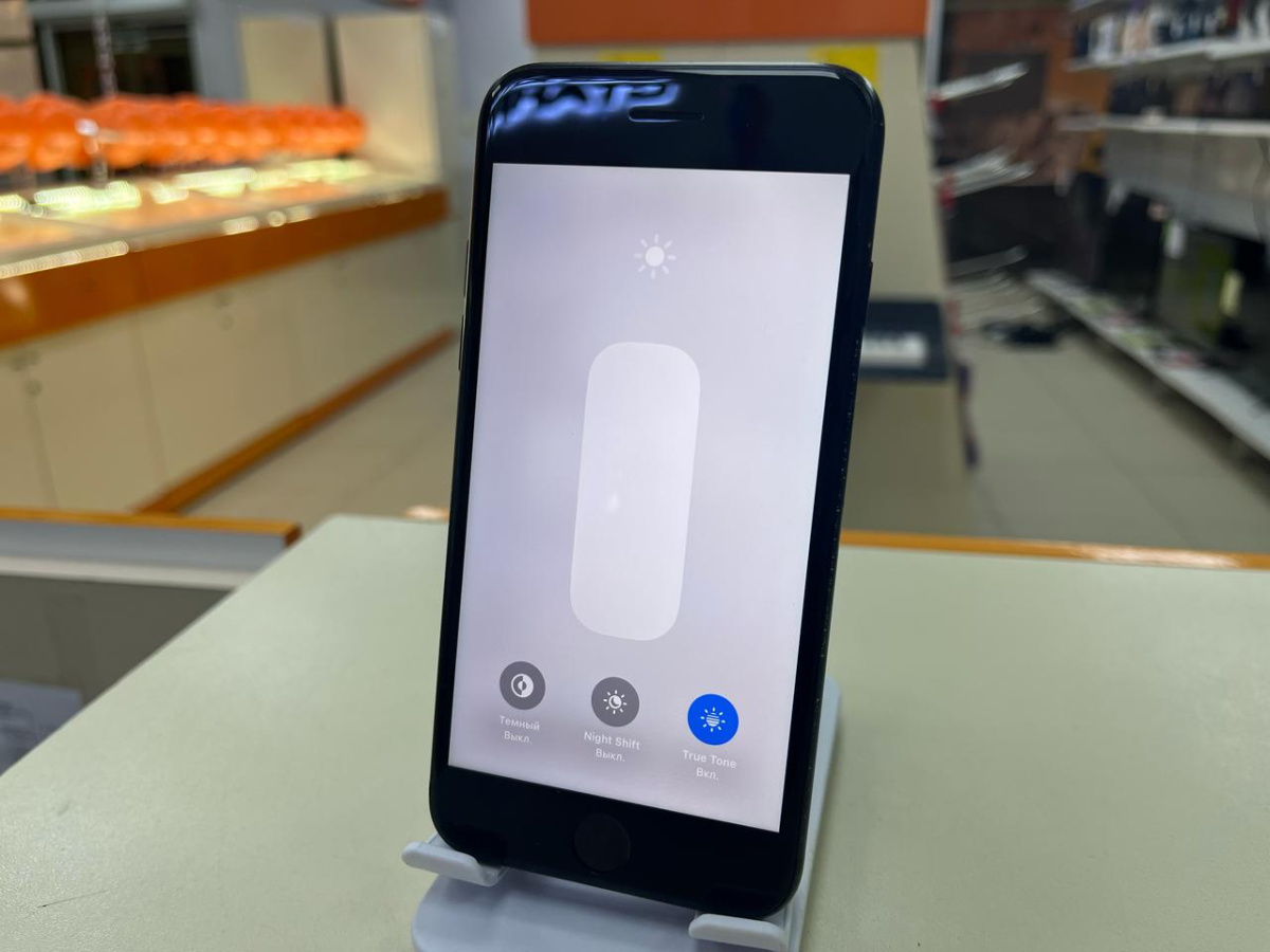 Смартфон Apple iPhone SE 2020 64Gb