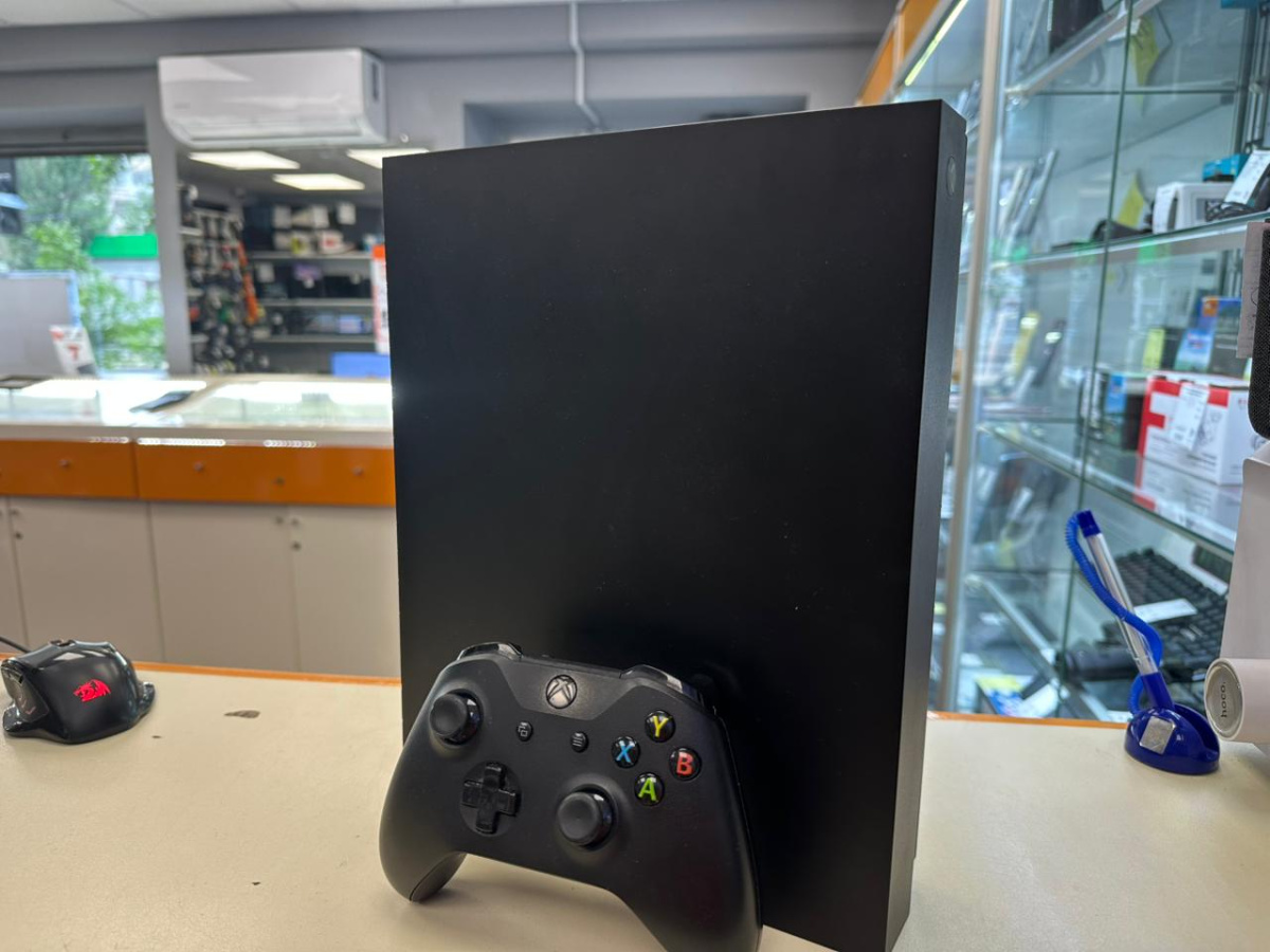 Игровая приставка Xbox One X 1Tb
